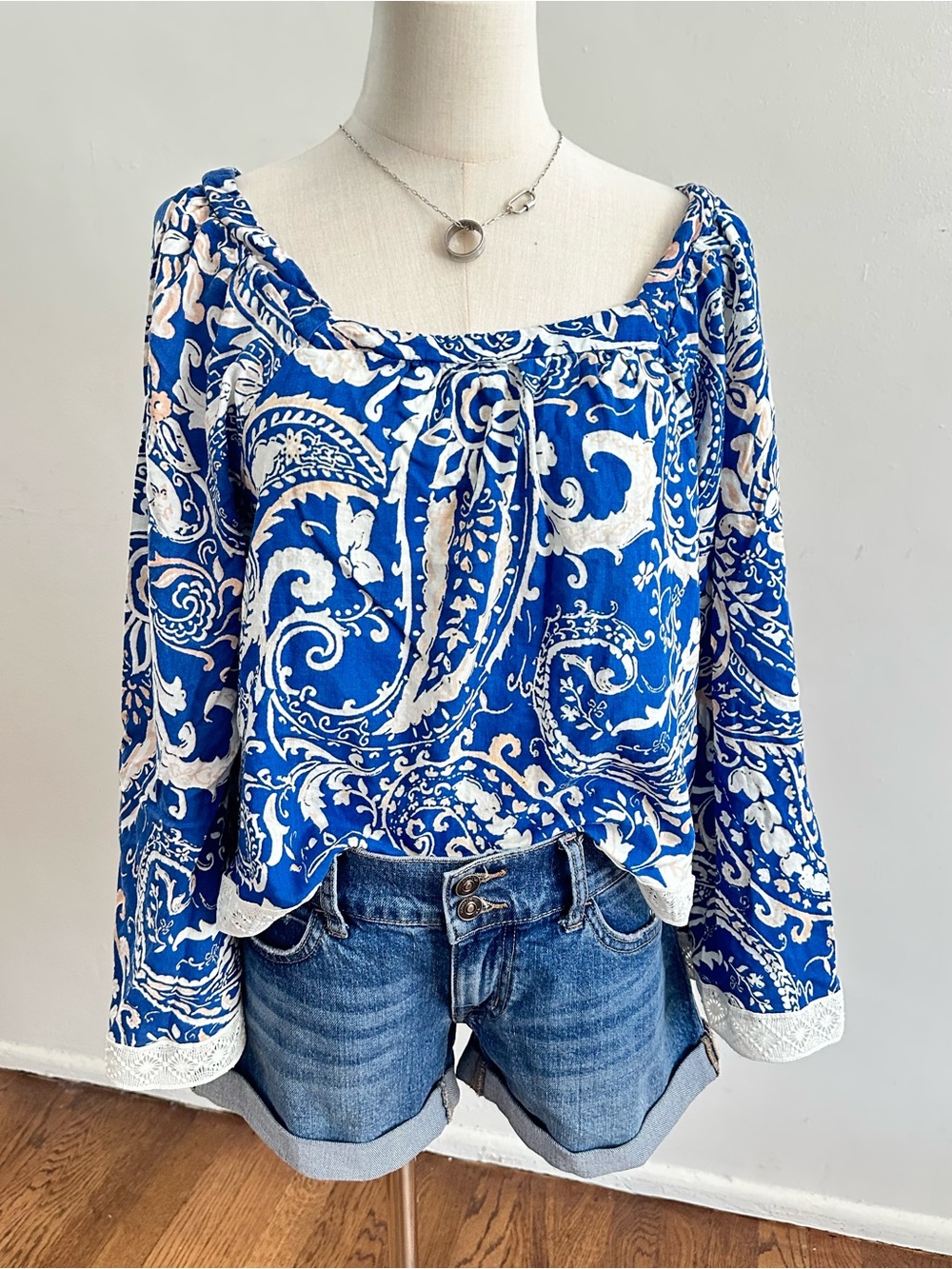 Nicole Miller New York Blue Paisley Boho Peasant Blouse Lace Trim Tie Neck Top L